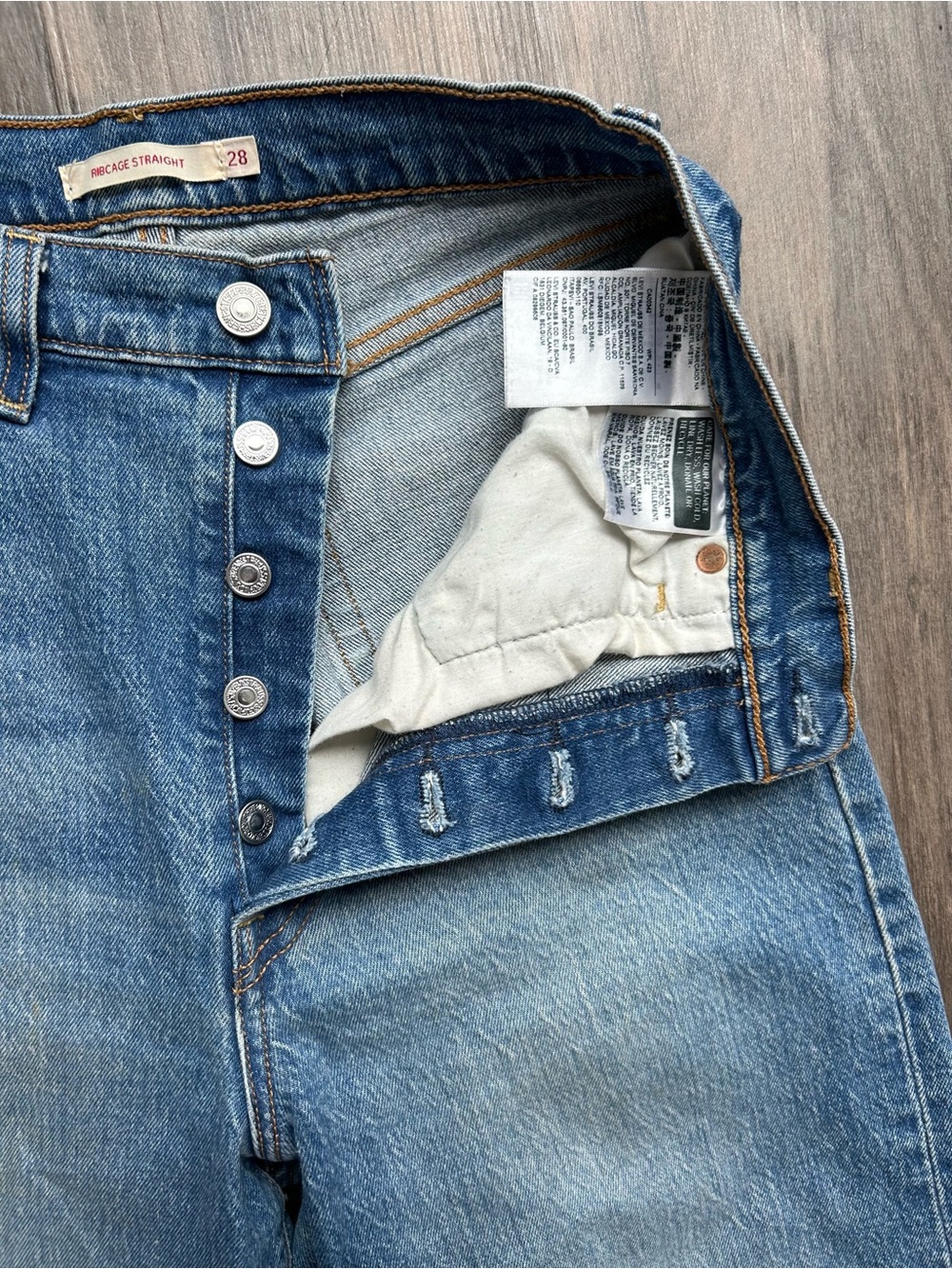 Levi’s Ribcage Straight - Picture 6 of 11